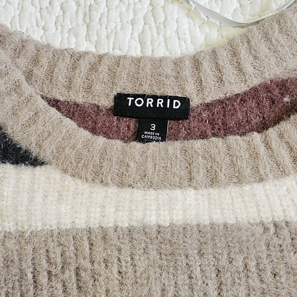 TORRID Fuzzy Yarn Pullover Drop Shoulder Sweater - Picture 7 of 8